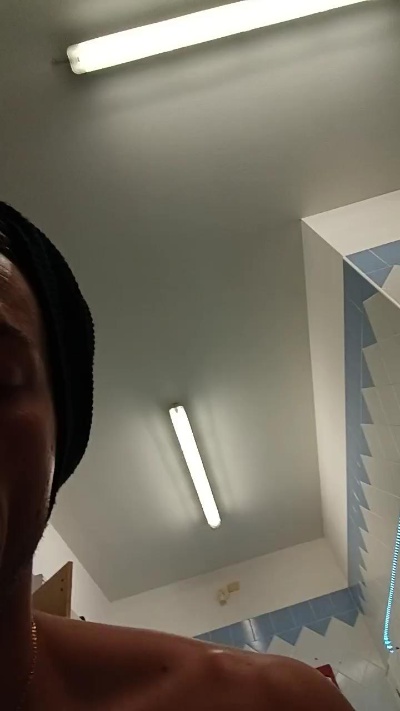 Mattbull98oi live cam on Cam4