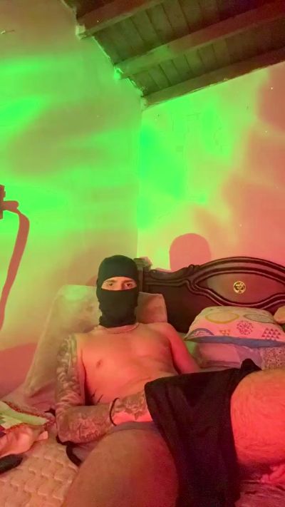 MatteoCross live male webcam from Colombia