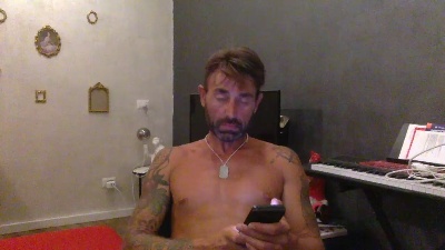 Matteodom85 live cam on Cam4