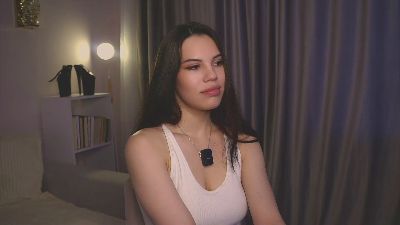 MavisKormos live cam on Cam4