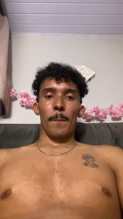 MavyFelipe live cam on Cam4