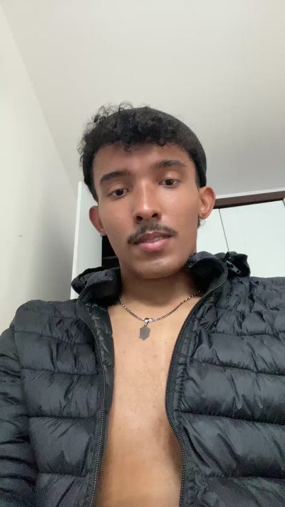 MavyFelipe live cam on Cam4
