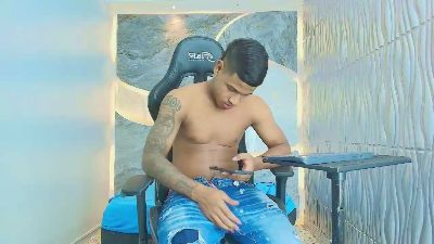 MaxWellMacX live cam on Cam4