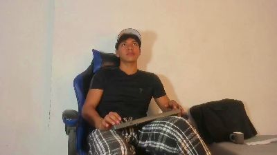 Max_Khalil live cam on Cam4