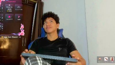 Max_Khalil live cam on Cam4