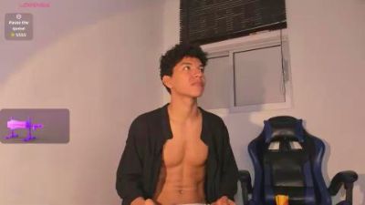 Max_Khalil live cam on Cam4