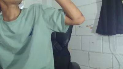 Max_THD live cam on Cam4