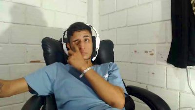 Max_THD live cam on Cam4
