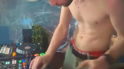 Max_nutt live cam on Cam4
