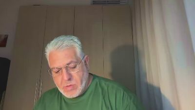 Maxbillo76 live cam on Cam4