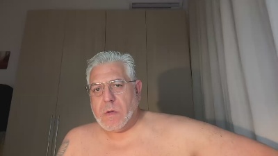 Maxbillo76 live cam on Cam4
