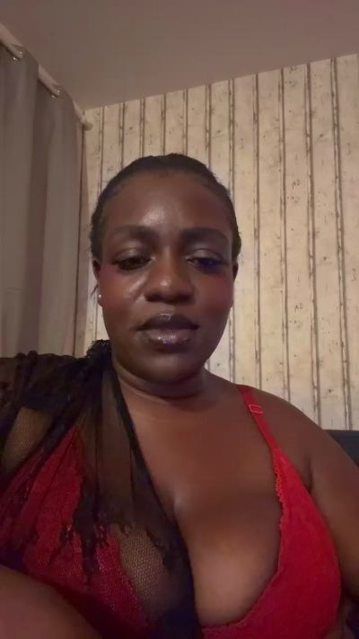 Maxesme66 live cam on Cam4