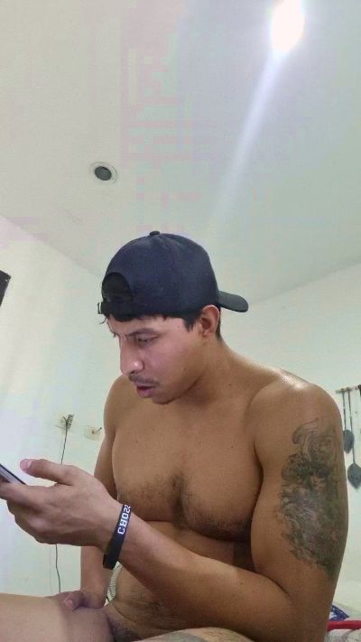 Maximiliano99 live cam on Cam4