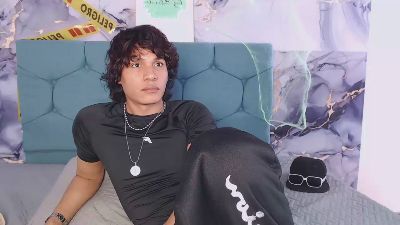 MaximilianoRoth live cam on Cam4