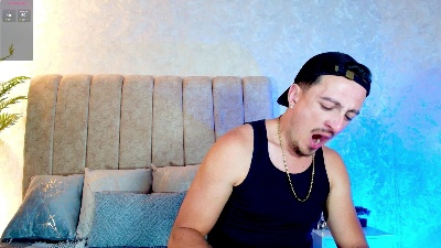 May_Lyonheart live cam on Cam4