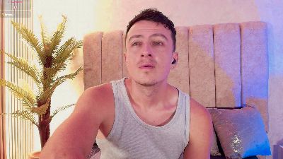 May_Lyonheart live cam on Cam4