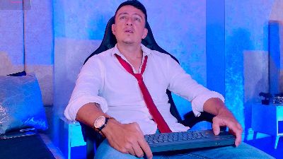 May_Lyonheart live cam on Cam4