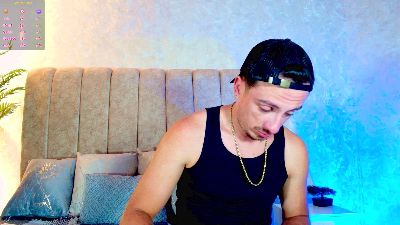 May_Lyonheart live cam on Cam4