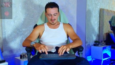 May_Lyonheart live cam on Cam4