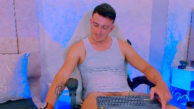 May_Lyonheart live cam on Cam4