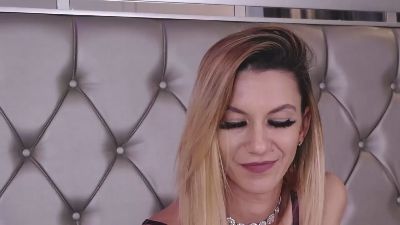 MayaHales live cam on Cam4