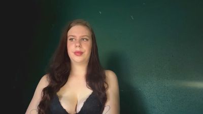 MayaLipsX live cam on Cam4