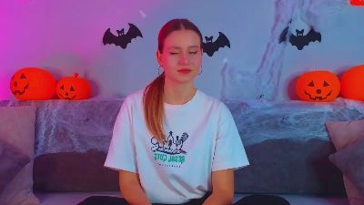 MayaMortimer live cam on Cam4