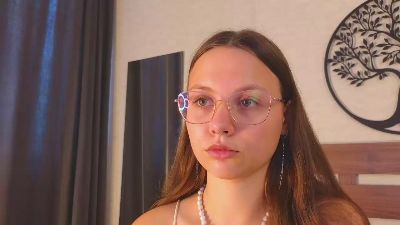 MayaPowell live cam on Cam4