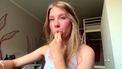 MayeArnott live cam on Cam4