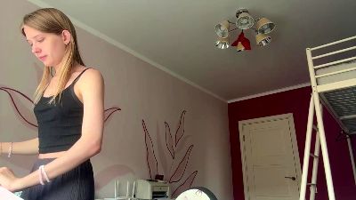 MayeArnott live cam on Cam4