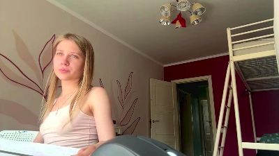 MayeArnott live cam on Cam4