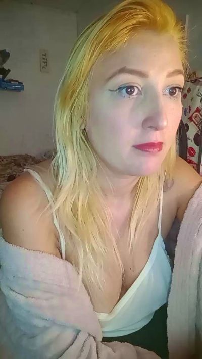 Mazie07 live cam on Cam4