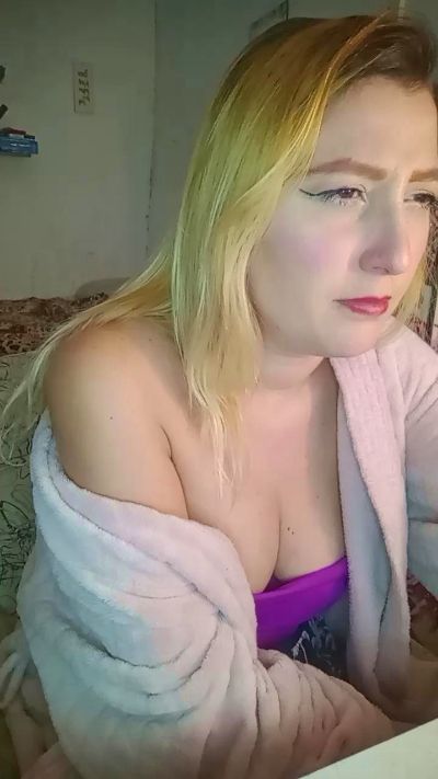 Mazie07 live cam on Cam4
