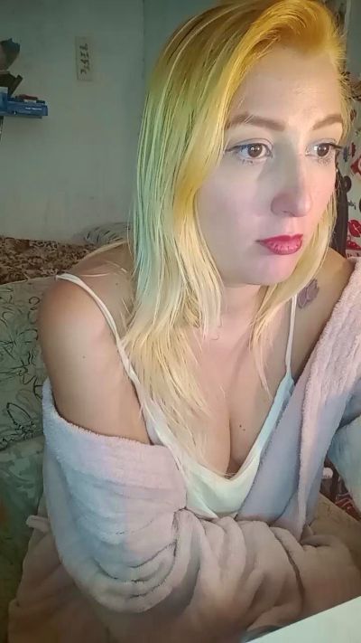 Mazie07 live cam on Cam4