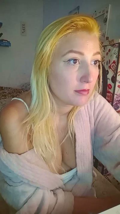 Mazie07 live cam on Cam4