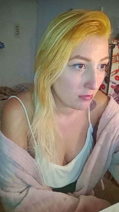 Mazie07 live cam on Cam4