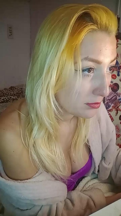 Mazie07 live cam on Cam4