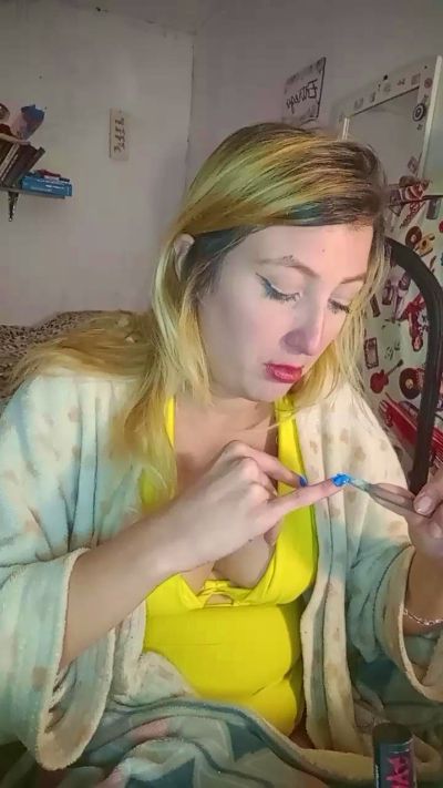 Mazie07 live cam on Cam4