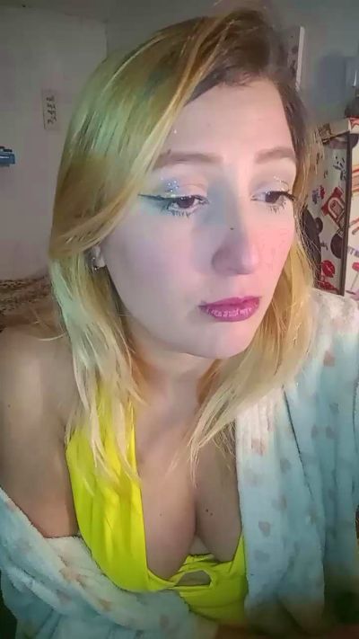 Mazie07 live cam on Cam4