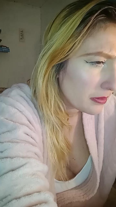 Mazie07 live cam on Cam4