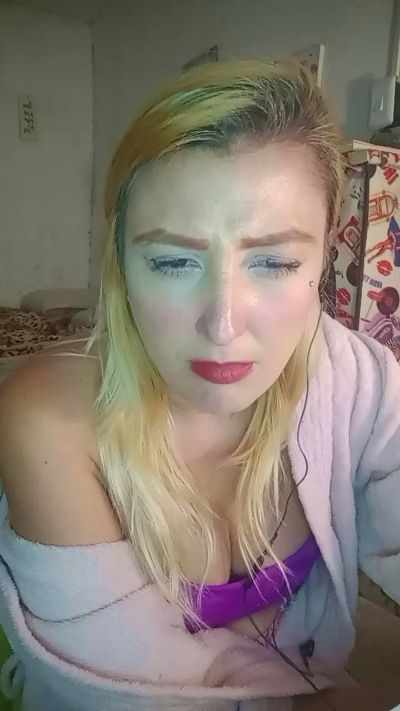 Mazie07 live cam on Cam4