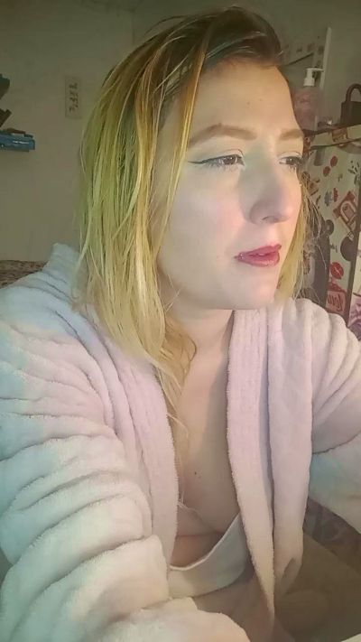 Mazie07 live cam on Cam4