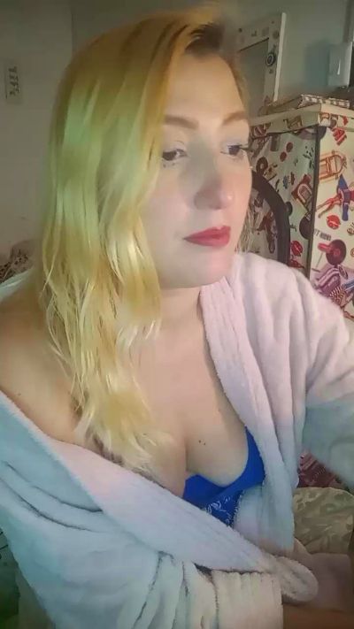 Mazie07 live cam on Cam4
