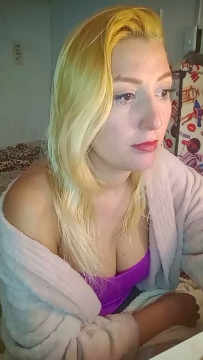 Mazie07 live cam on Cam4