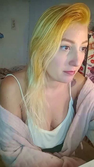 Mazie07 live cam on Cam4