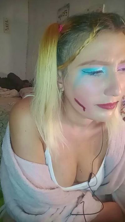 Mazie07 live cam on Cam4