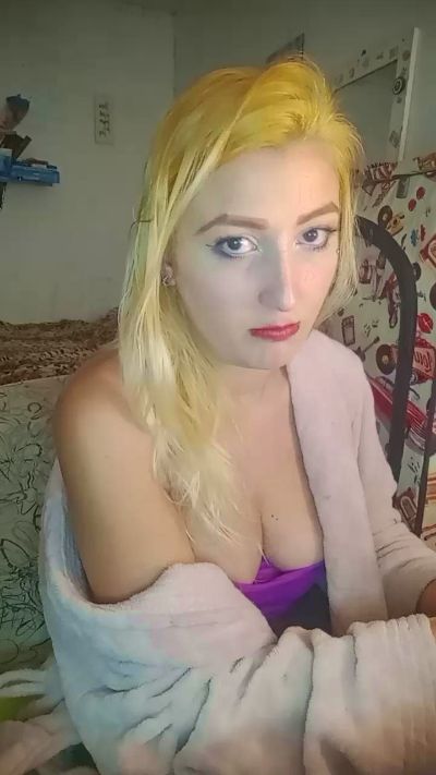 Mazie07 live cam on Cam4