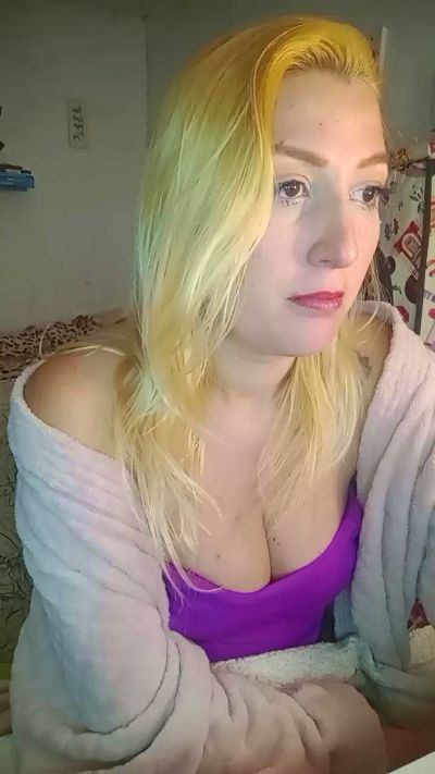 Mazie07 live cam on Cam4