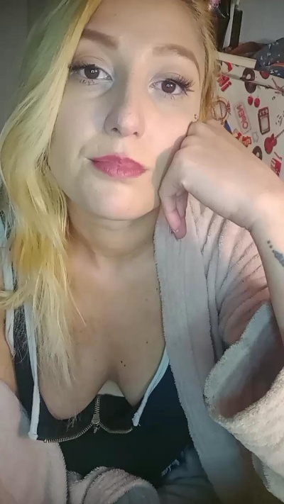 Mazie07 live cam on Cam4