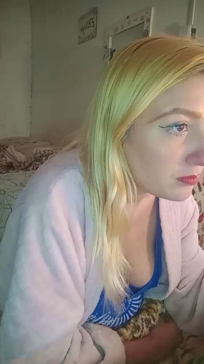 Mazie07 live cam on Cam4